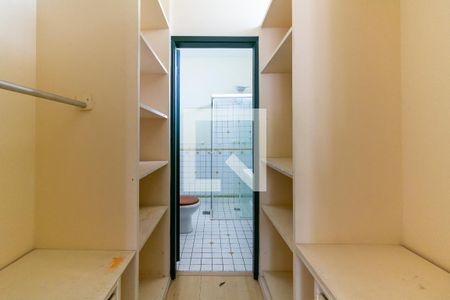 Casa à venda com 430m², 4 quartos e 4 vagasCloset da suíte 4