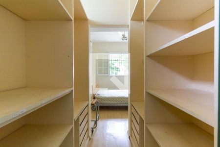 Casa à venda com 430m², 4 quartos e 4 vagasCloset da suíte 4
