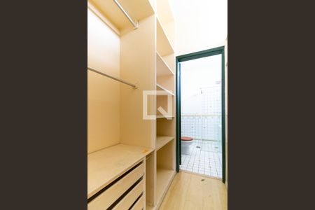 Casa à venda com 430m², 4 quartos e 4 vagasCloset da suíte 4