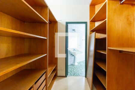 Casa à venda com 430m², 4 quartos e 4 vagasCloset da suíte 1