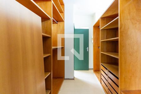 Casa à venda com 430m², 4 quartos e 4 vagasCloset da suíte 1