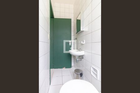 Casa à venda com 430m², 4 quartos e 4 vagasBanheiro de serviço