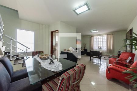 Sala de casa à venda com 4 quartos, 245m² em Vila Dom Pedro I, São Paulo