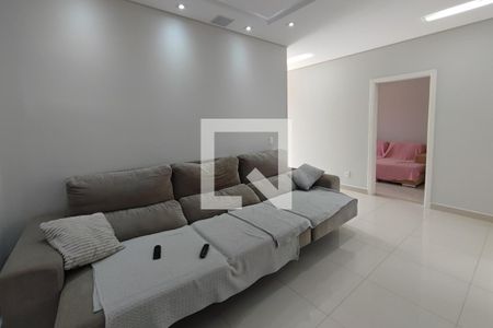 Sala de TV de casa de condomínio à venda com 4 quartos, 267m² em Swiss Park, Campinas
