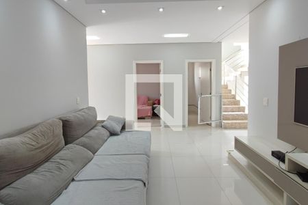 Sala de TV de casa de condomínio à venda com 4 quartos, 267m² em Swiss Park, Campinas
