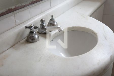 Casa à venda com 200m², 3 quartos e 2 vagasBanheiro 4