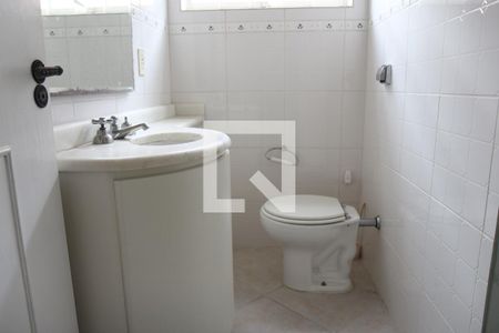 Casa à venda com 200m², 3 quartos e 2 vagasBanheiro 4