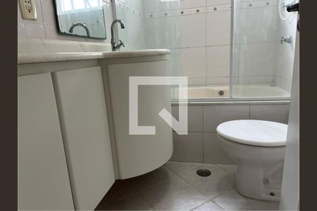 Casa à venda com 200m², 3 quartos e 2 vagasBanheiro 