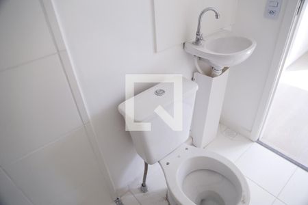 Banheiro de apartamento à venda com 1 quarto, 16m² em Vila Mangalot, São Paulo