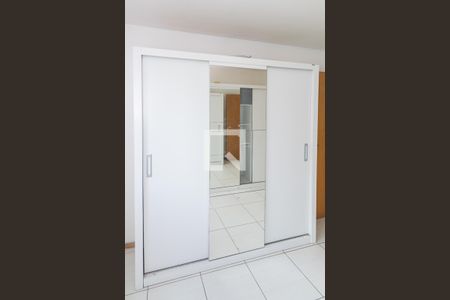 Apartamento à venda com 65m², 3 quartos e 1 vagaQuarto 2 - Armários