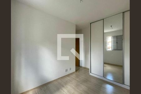 Quarto de apartamento à venda com 2 quartos, 68m² em Carlos Prates, Belo Horizonte