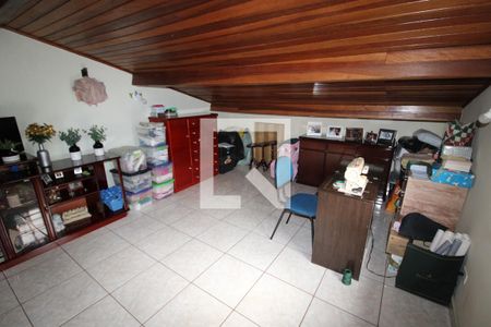 Casa de condomínio para alugar com 180m², 3 quartos e 2 vagasSótão