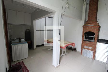 Casa de condomínio para alugar com 180m², 3 quartos e 2 vagasÁrea de Serviço