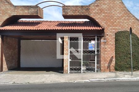 Casa de condomínio para alugar com 180m², 3 quartos e 2 vagas Casa de condomínio para alugar com 180m², 3 quartos e 2 vagasFachada