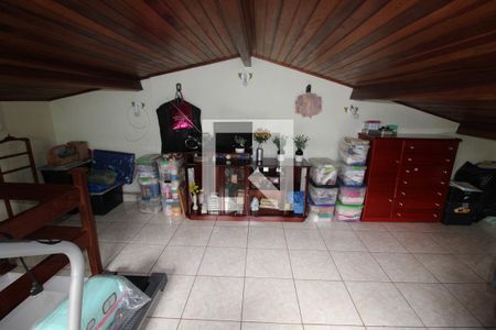 Casa de condomínio para alugar com 180m², 3 quartos e 2 vagasSótão