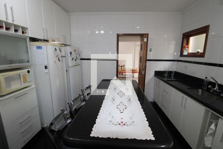 Casa de condomínio para alugar com 180m², 3 quartos e 2 vagasCozinha