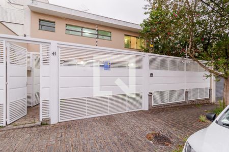 Casa para alugar com 299m², 3 quartos e 8 vagasFachada