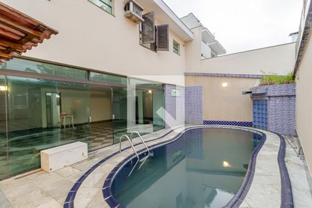 Casa para alugar com 299m², 3 quartos e 8 vagasPiscina