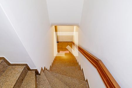 Casa para alugar com 299m², 3 quartos e 8 vagasEscadas Entrada