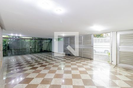 Casa para alugar com 299m², 3 quartos e 8 vagasGaragem - Salão