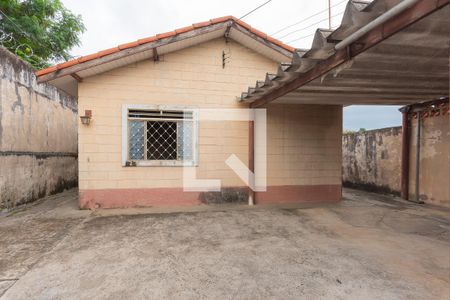 Casa à venda com 177m², 3 quartos e 7 vagas Casa à venda com 177m², 3 quartos e 7 vagasFachada