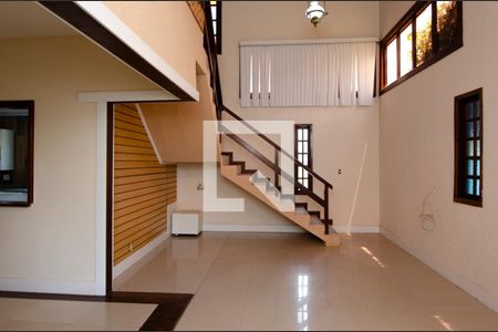 Sala de casa de condomínio para alugar com 4 quartos, 110m² em Vargem Grande, Rio de Janeiro