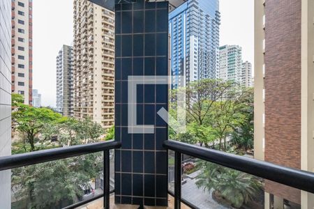 Sacada/Sala de apartamento à venda com 3 quartos, 167m² em Alphaville Industrial, Barueri