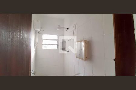 Banheiro  de casa para alugar com 1 quarto, 28m² em Vila Menk, Osasco