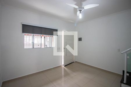 Sala de casa para alugar com 2 quartos, 60m² em Vila Giordano, São Paulo