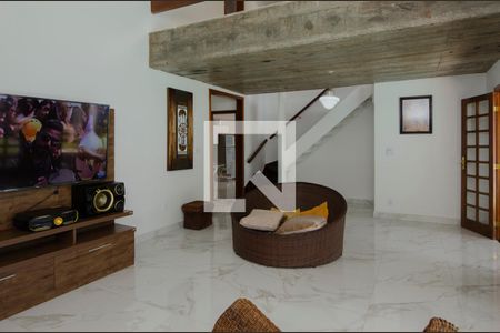 Sala de casa de condomínio para alugar com 3 quartos, 600m² em Vargem Grande, Rio de Janeiro