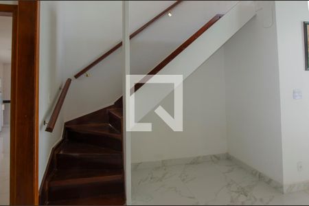 Escada de casa de condomínio para alugar com 3 quartos, 600m² em Vargem Grande, Rio de Janeiro