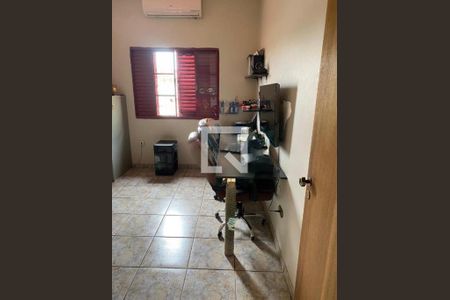 Casa à venda com 166m², 3 quartos e 6 vagas