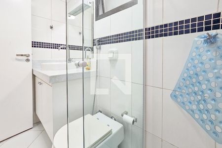 Apartamento para alugar com 240m², 4 quartos e 2 vagas Apartamento para alugar com 240m², 4 quartos e 2 vagasBanheiro 2