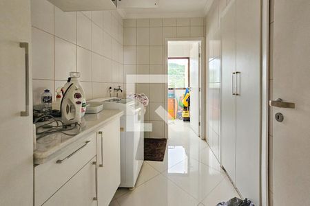 Apartamento para alugar com 240m², 4 quartos e 2 vagas Apartamento para alugar com 240m², 4 quartos e 2 vagasÁrea de serviço