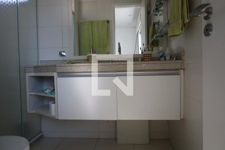 Apartamento à venda com 104m², 2 quartos e 2 vagasBanheiro da Suíte