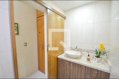 Apartamento à venda com 85m², 2 quartos e 1 vaga Apartamento à venda com 85m², 2 quartos e 1 vagaBanheiro