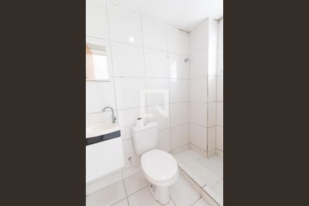 Banheiro Social de kitnet/studio para alugar com 1 quarto, 20m² em Cruzeiro, São José dos Pinhais