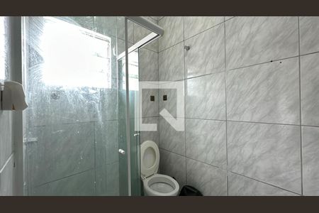 Banheiro de kitnet/studio para alugar com 1 quarto, 17m² em Cruzeiro, São José dos Pinhais