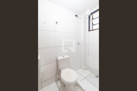 Banheiro Social de kitnet/studio para alugar com 1 quarto, 10m² em Cruzeiro, São José dos Pinhais