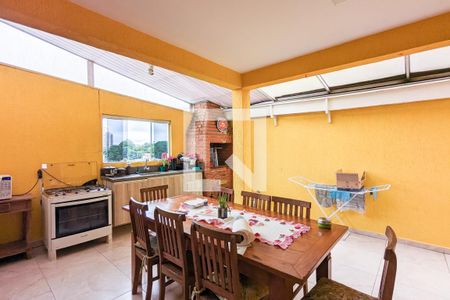 Cozinha e churrasqueira de casa à venda com 4 quartos, 150m² em Jardim Lauro Gomes, São Bernardo do Campo