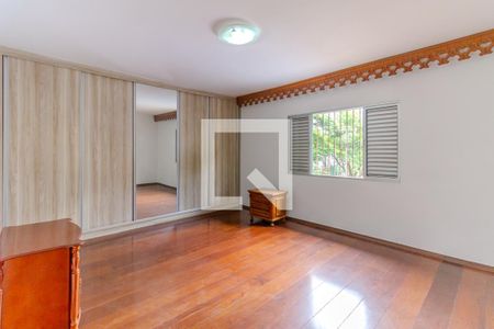 Casa para alugar com 229m², 3 quartos e 5 vagas Casa para alugar com 229m², 3 quartos e 5 vagasQuarto 1 - Suíte