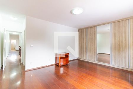 Casa para alugar com 229m², 3 quartos e 5 vagas Casa para alugar com 229m², 3 quartos e 5 vagasQuarto 1 - Suíte