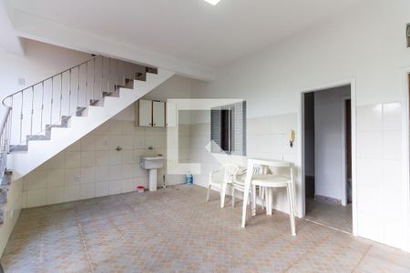 Casa para alugar com 229m², 3 quartos e 5 vagas Casa para alugar com 229m², 3 quartos e 5 vagasCozinha e Área de Serviço