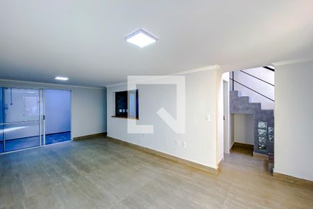 Sala de casa à venda com 4 quartos, 155m² em Vila Invernada, São Paulo