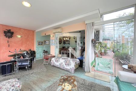 Apartamento à venda com 300m², 3 quartos e 2 vagasCobertura