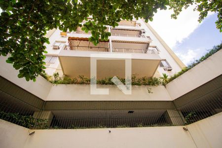 Apartamento para alugar com 66m², 2 quartos e 1 vaga Apartamento para alugar com 66m², 2 quartos e 1 vagaFachada