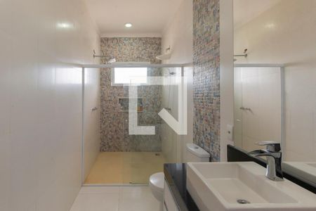 Casa à venda com 320m², 4 quartos e 2 vagas Casa à venda com 320m², 4 quartos e 2 vagasBanheiro da Suíte 1