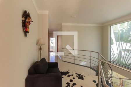 Casa à venda com 320m², 4 quartos e 2 vagas Casa à venda com 320m², 4 quartos e 2 vagasCorredor das Suítes