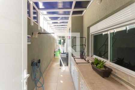 Casa à venda com 320m², 4 quartos e 2 vagas Casa à venda com 320m², 4 quartos e 2 vagasÁrea de Serviço