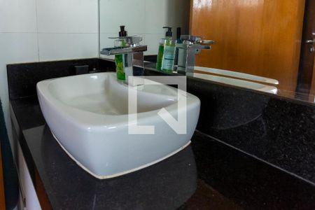 Casa à venda com 320m², 4 quartos e 2 vagas Casa à venda com 320m², 4 quartos e 2 vagasBanheiro da Suíte 2